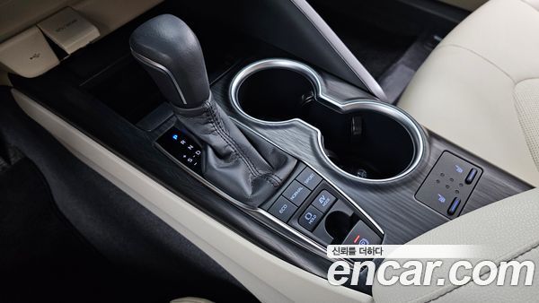 Toyota Camry 2023, фото 12