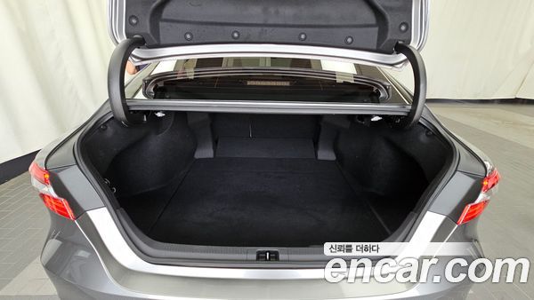 Toyota Camry 2023, фото 26