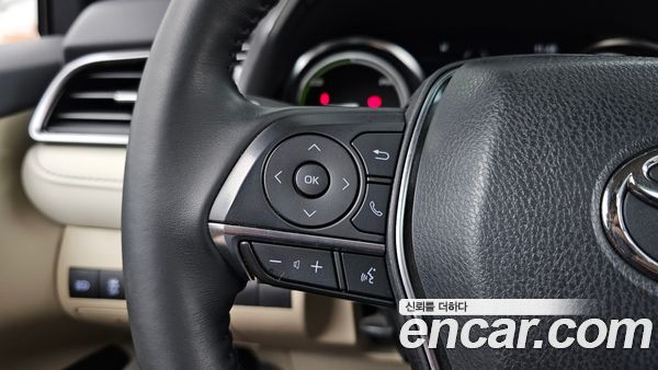 Toyota Camry 2023, фото 16