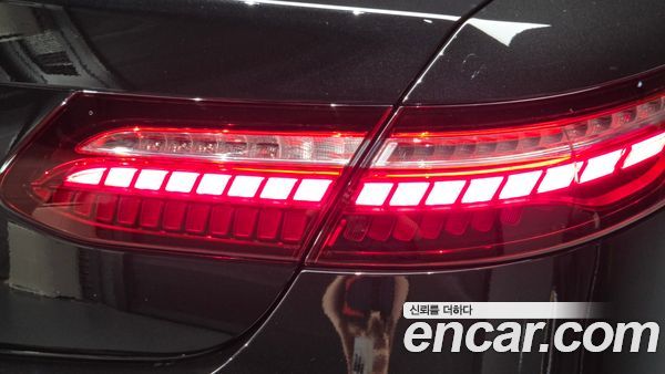 Mercedes-Benz E-Class 2022, фото 9