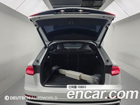 Audi Q8 2023, фото 19