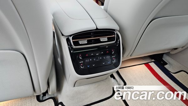 Mercedes-Benz EQE 2023, фото 31
