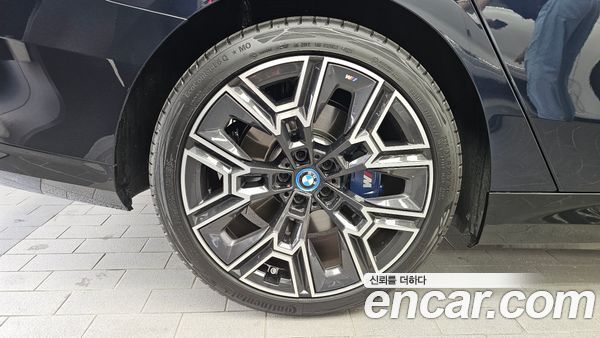 BMW 5 Series 2025, фото 5