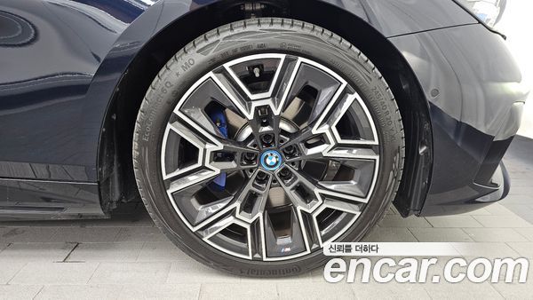 BMW 5 Series 2025, фото 7