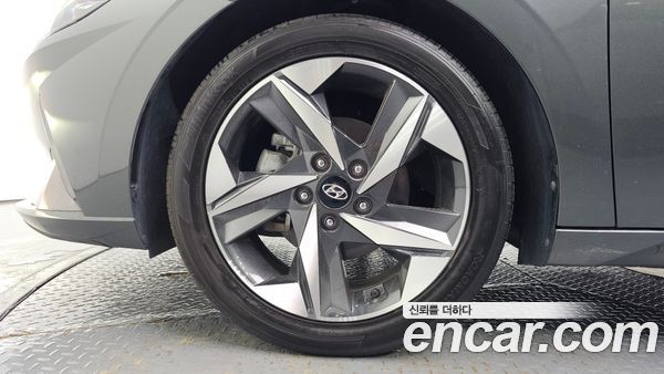 Hyundai Elantra 2023, фото 5