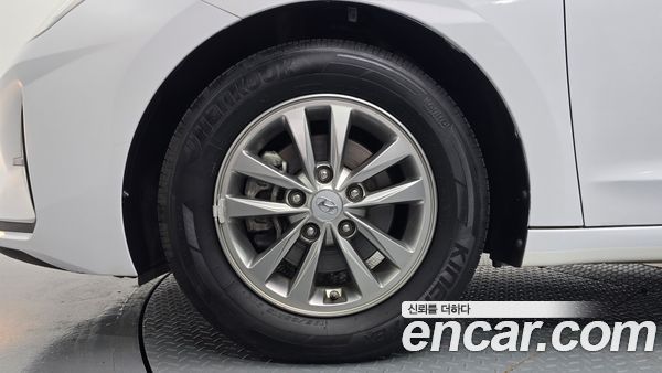Hyundai Elantra 2020, фото 5