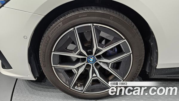 BMW i5 2025, фото 4