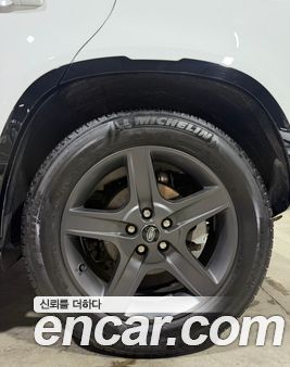 Land Rover Defender 2024, фото 5