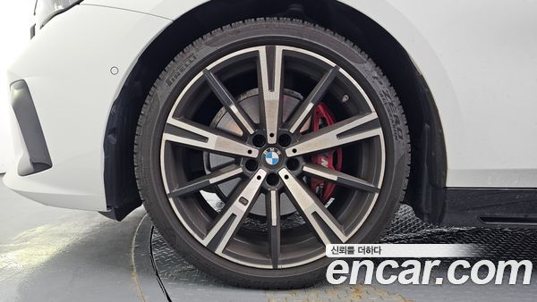 BMW 5 Series 2025, фото 5