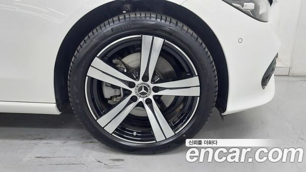 Mercedes-Benz C-Class 2026, фото 5