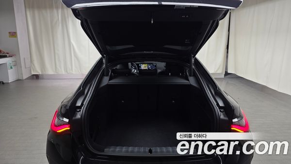 BMW i4 2022, фото 25