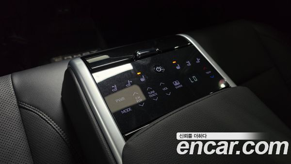 Toyota Camry 2025, фото 31
