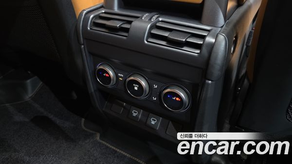 Land Rover Defender 2023, фото 30