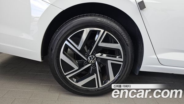 Volkswagen Jetta 2023, фото 5