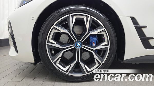 BMW i4 2023, фото 4