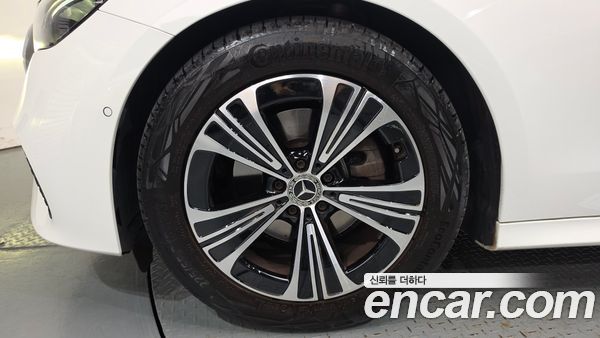Mercedes-Benz E-Class 2025, фото 4