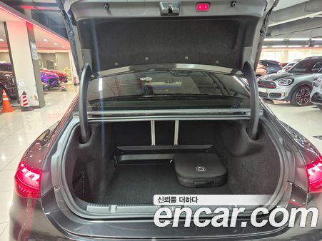 Mercedes-Benz EQE 2023, фото 7
