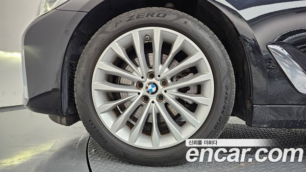 BMW 5 Series 2023, фото 5