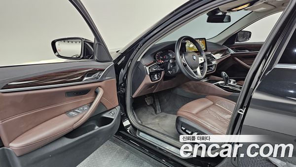 BMW 5 Series 2023, фото 10