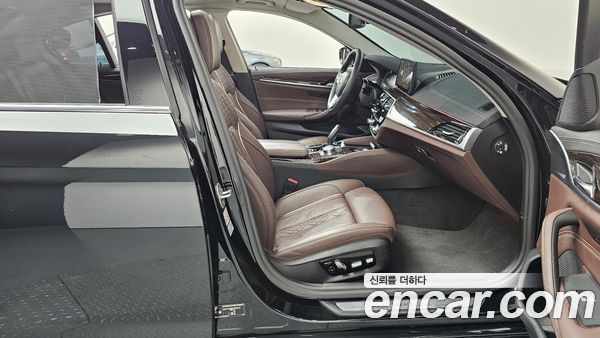 BMW 5 Series 2023, фото 11