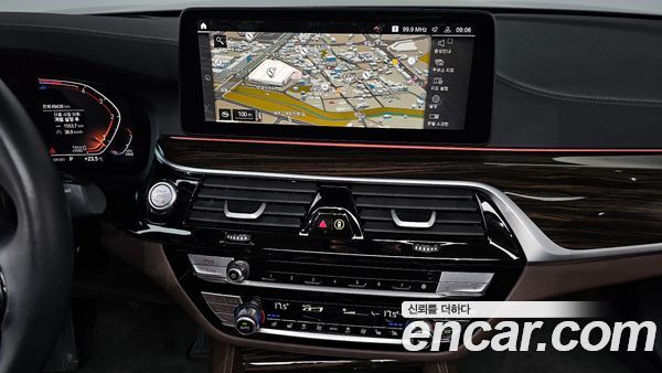 BMW 5 Series 2023, фото 14