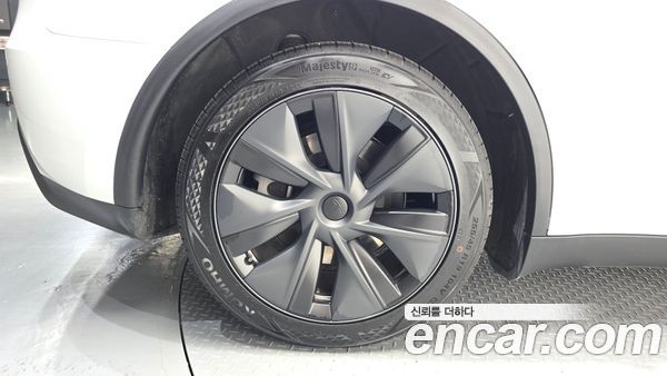 Tesla Model Y 2024, фото 4