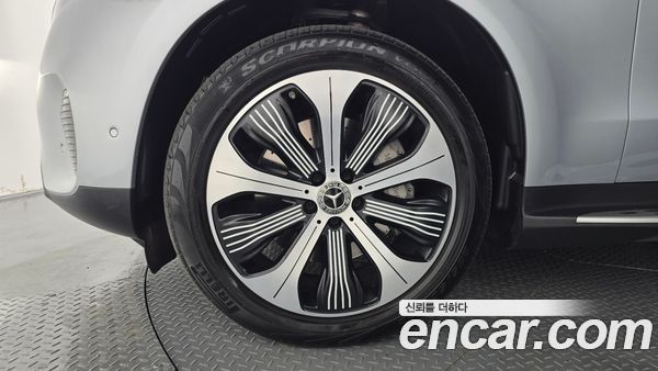 Mercedes-Benz EQC 2020, фото 4