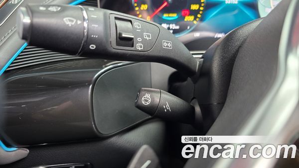 Mercedes-Benz EQC 2020, фото 27
