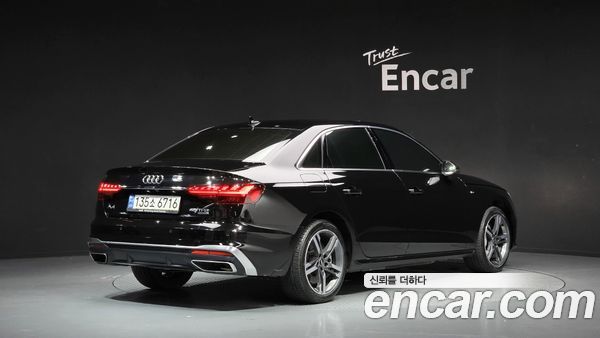 Audi A4 2022, фото 2