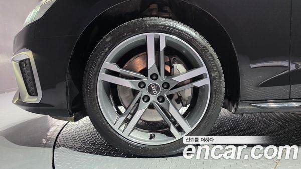 Audi A4 2022, фото 5