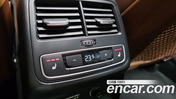 Audi A4 2022, фото 29