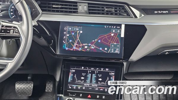 Audi e-tron 2023, фото 14