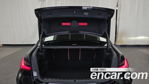 BMW 3 Series 2023, фото 26