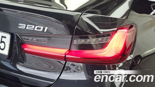 BMW 3 Series 2023, фото 9