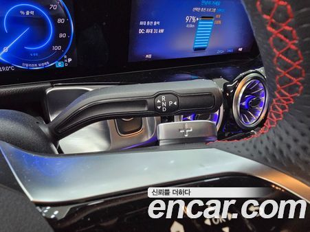 Mercedes-Benz EQB 2025, фото 9