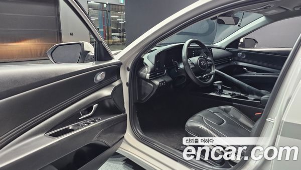 Hyundai Elantra 2023, фото 13