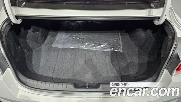 Hyundai Elantra 2023, фото 29