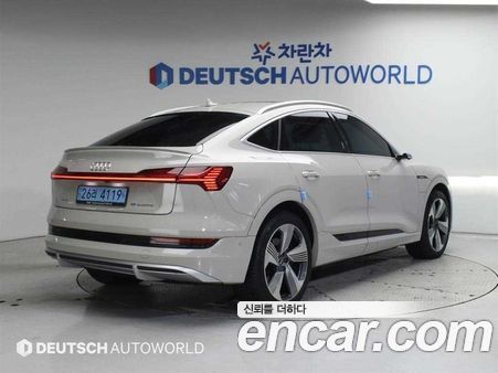Audi e-tron 2022, фото 2