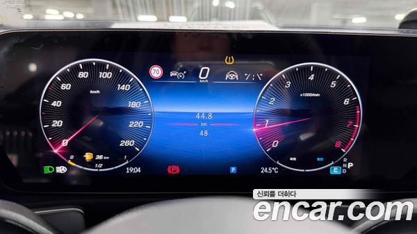 Mercedes-Benz GLB 2025, фото 9