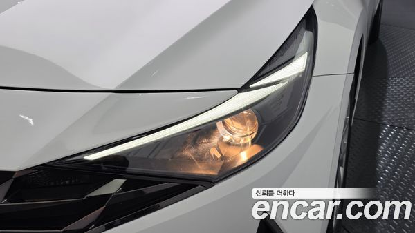 Hyundai Elantra 2023, фото 8