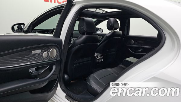 Mercedes-Benz E-Class 2022, фото 16