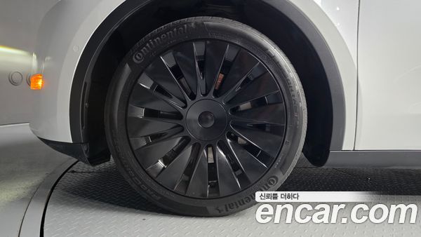 Tesla Model Y 2022, фото 5