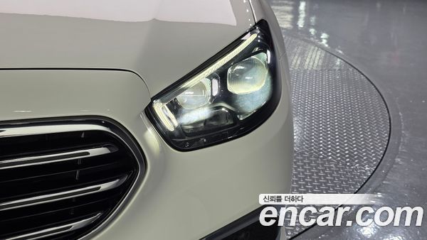 Mercedes-Benz E-Class 2022, фото 8