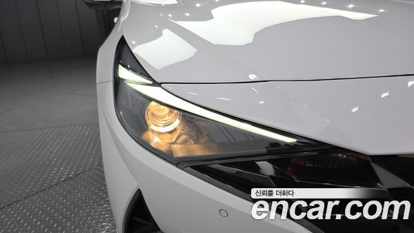 Hyundai Elantra 2023, фото 7