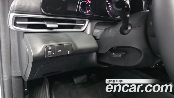 Hyundai Elantra 2023, фото 30