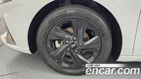 Hyundai Elantra 2023, фото 5