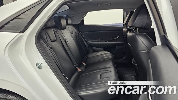Hyundai Elantra 2023, фото 16