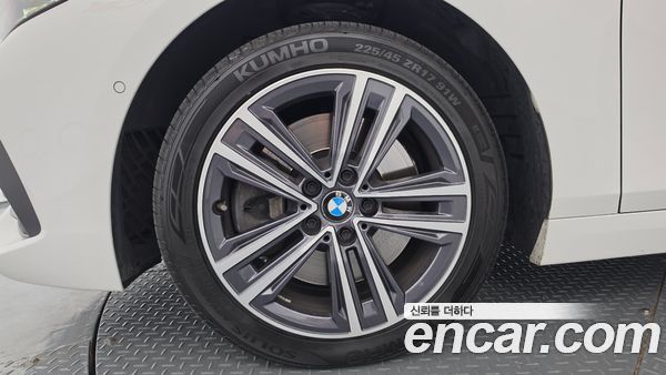 BMW 1 Series 2022, фото 5