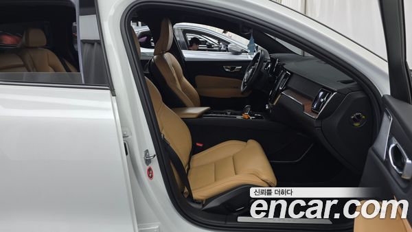 Volvo V60 2021, фото 16