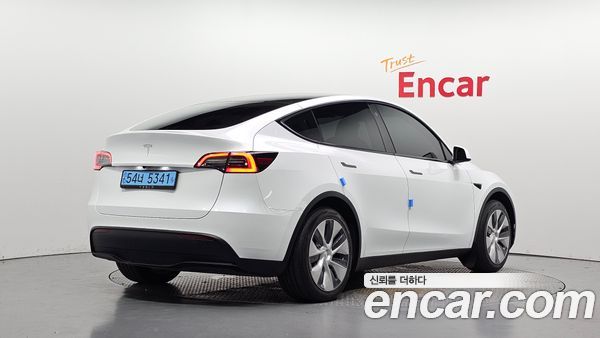 Tesla Model Y 2024